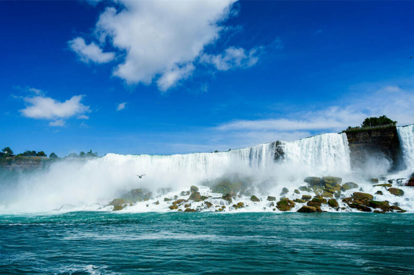 Which side of niagara falls is better